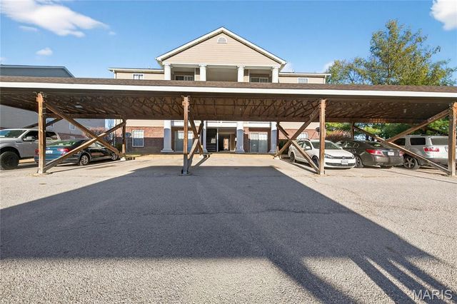 660 Materdie Lane 104, Florissant, MO 63031