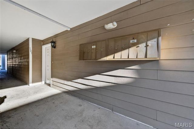 660 Materdie Lane 104, Florissant, MO 63031