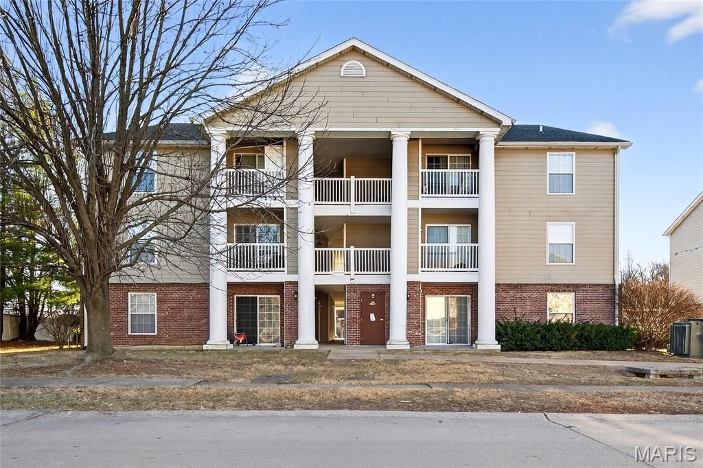 660 Materdie Lane 104, Florissant, MO 63031