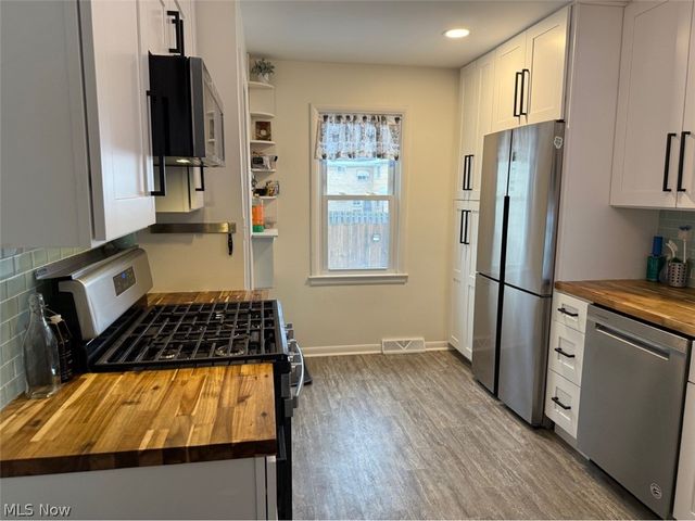 11604 Bradwell Road, Garfield Heights, OH 44125