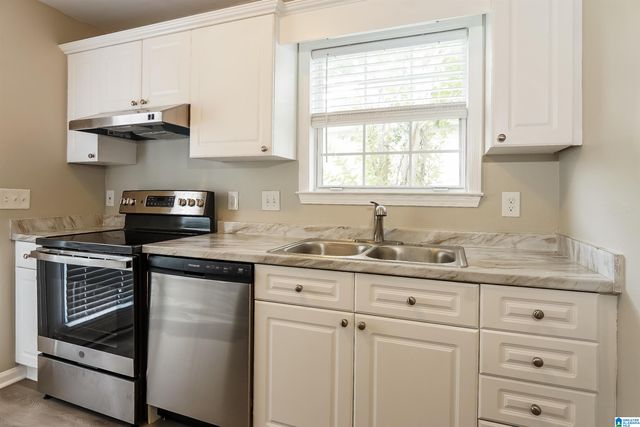 107 FLAGSTONE LANE, Calera, AL 35040