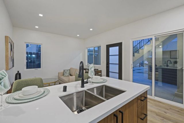 3582 HATTERAS, San Diego, CA 92117