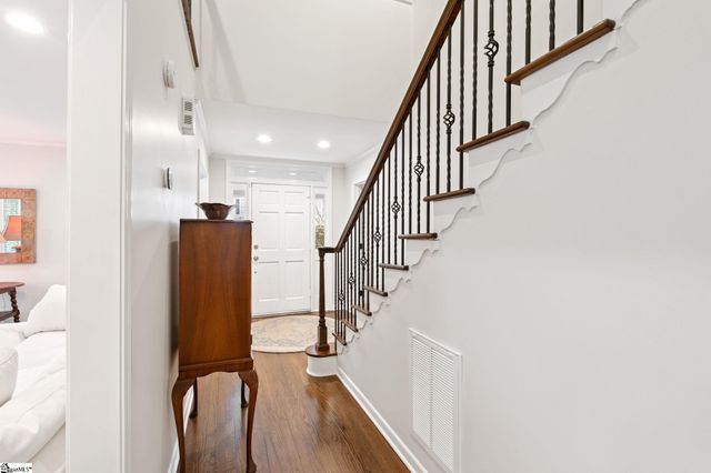 32 Oak Crest Court, Greenville, SC 29605