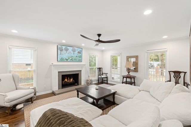 32 Oak Crest Court, Greenville, SC 29605