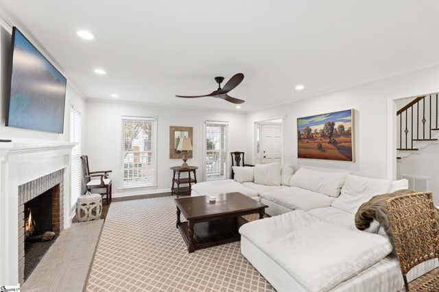 32 Oak Crest Court, Greenville, SC 29605