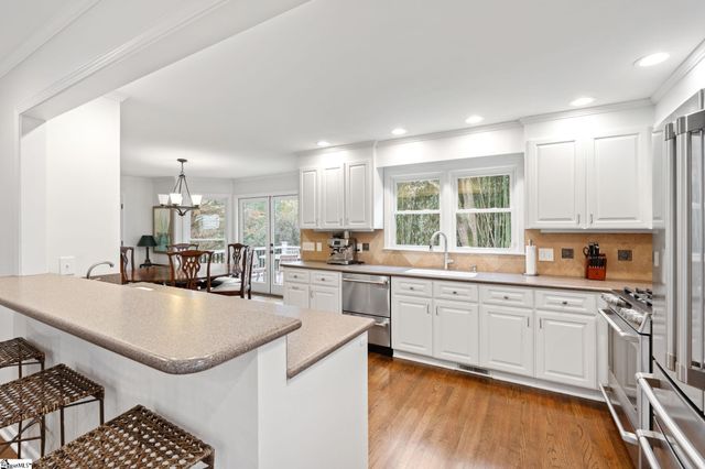 32 Oak Crest Court, Greenville, SC 29605