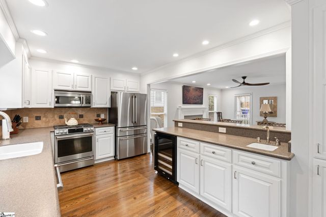 32 Oak Crest Court, Greenville, SC 29605