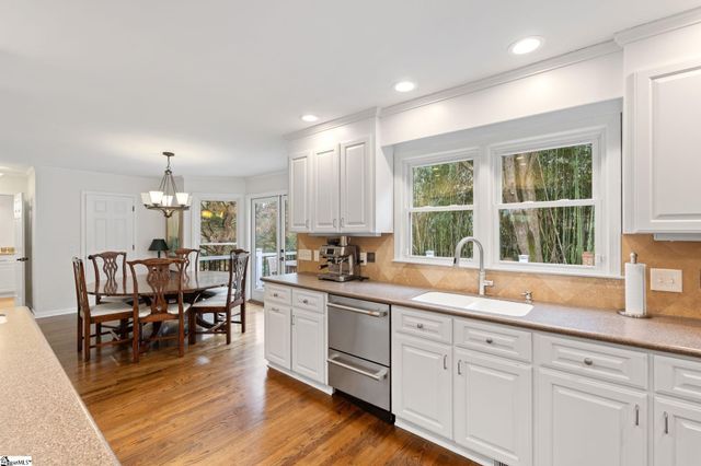 32 Oak Crest Court, Greenville, SC 29605