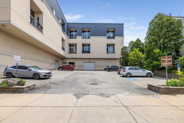 950 Broadway 27, Chelsea, MA 02150