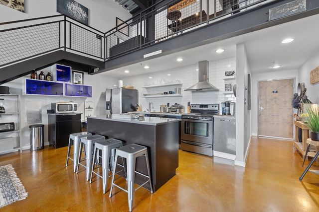 950 Broadway 27, Chelsea, MA 02150
