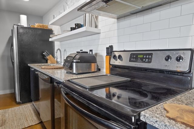 950 Broadway 27, Chelsea, MA 02150