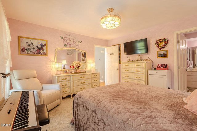 4000 Woodland Park Drive, Hillsborough, NC 27278