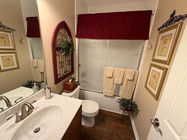 8242 Edenton Drive, Evansville, IN 47715