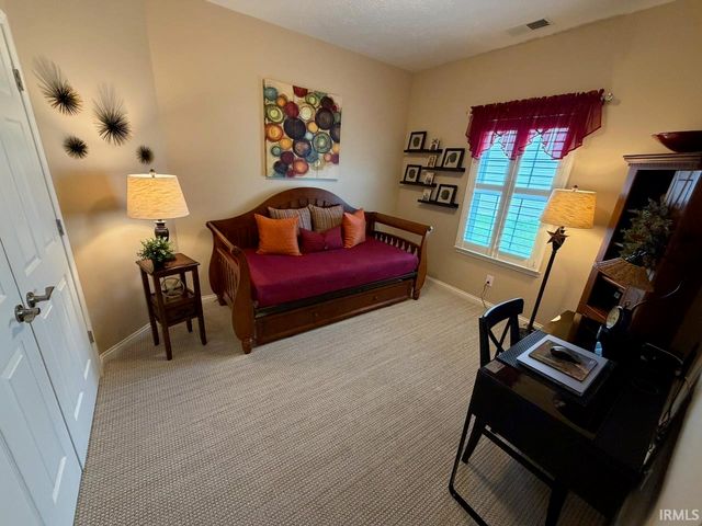 8242 Edenton Drive, Evansville, IN 47715