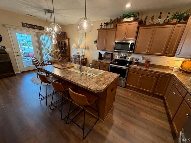 8242 Edenton Drive, Evansville, IN 47715