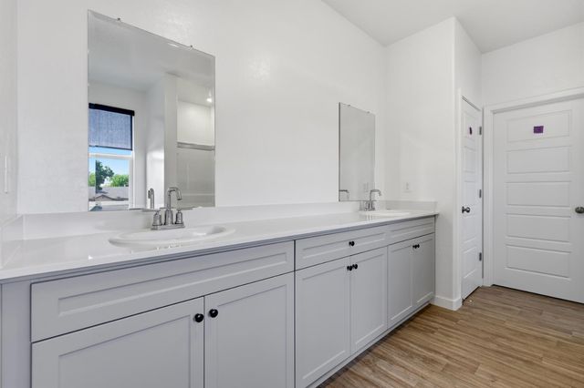5843 W Laguna Avenue, Fresno, CA 93722