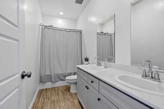 5843 W Laguna Avenue, Fresno, CA 93722