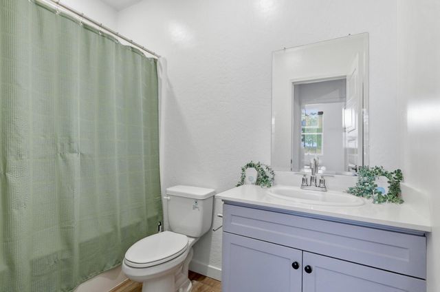 5843 W Laguna Avenue, Fresno, CA 93722