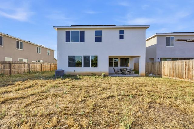 5843 W Laguna Avenue, Fresno, CA 93722