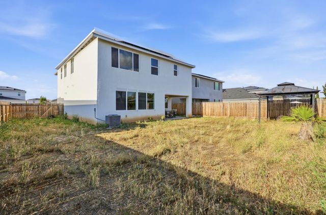 5843 W Laguna Avenue, Fresno, CA 93722