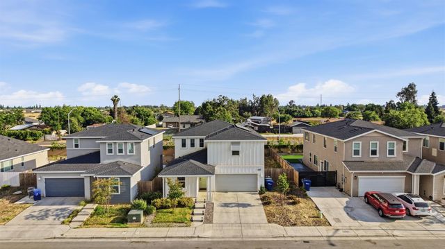 5843 W Laguna Avenue, Fresno, CA 93722