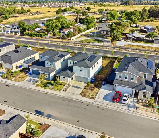 5843 W Laguna Avenue, Fresno, CA 93722