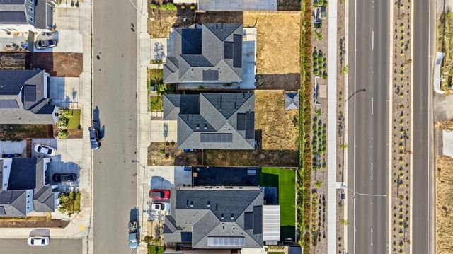5843 W Laguna Avenue, Fresno, CA 93722