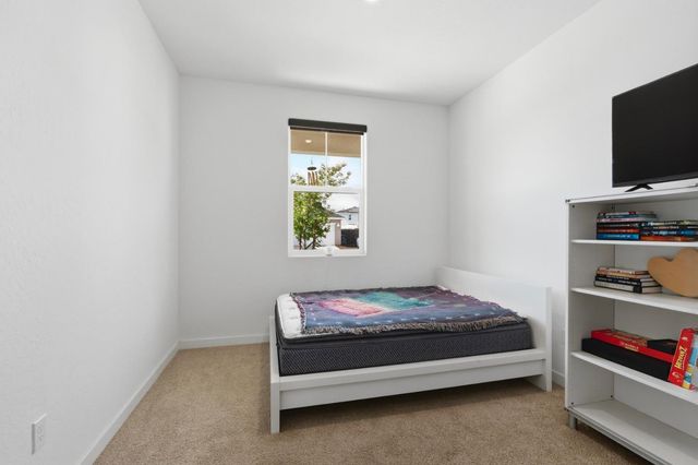 5843 W Laguna Avenue, Fresno, CA 93722