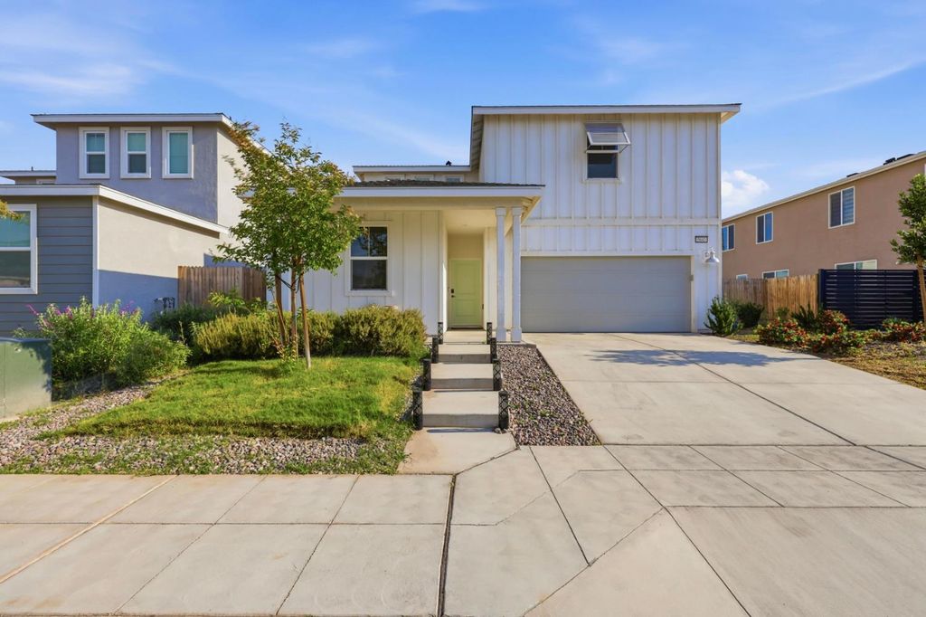 5843 W Laguna Avenue, Fresno, CA 93722
