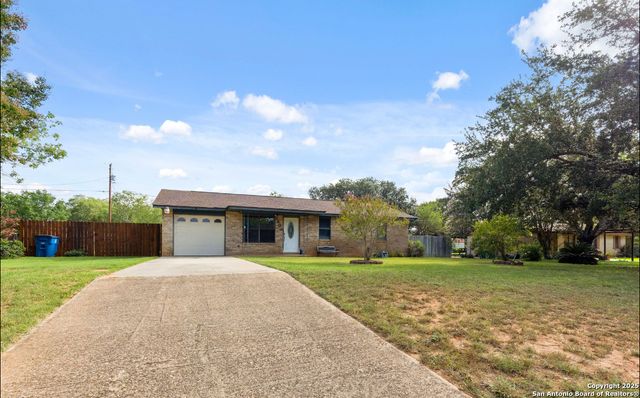 1309 E Medina, Pearsall, TX 78061