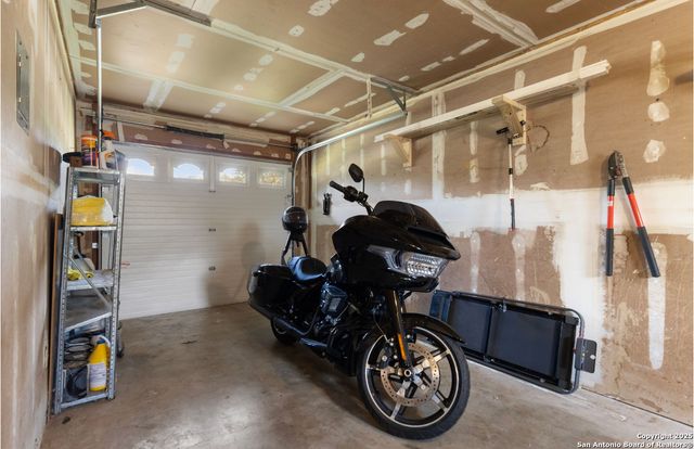 1309 E Medina, Pearsall, TX 78061