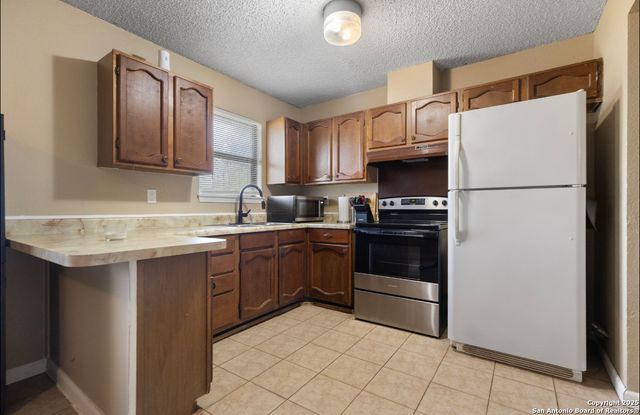 1309 E Medina, Pearsall, TX 78061