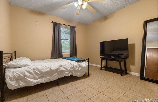 1309 E Medina, Pearsall, TX 78061