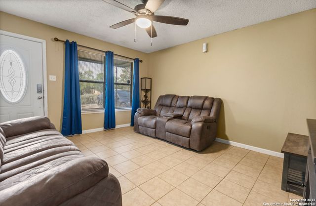 1309 E Medina, Pearsall, TX 78061