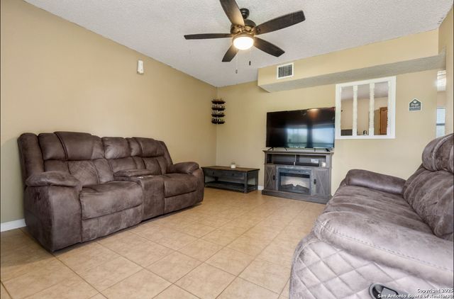 1309 E Medina, Pearsall, TX 78061