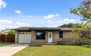 1309 E Medina, Pearsall, TX 78061