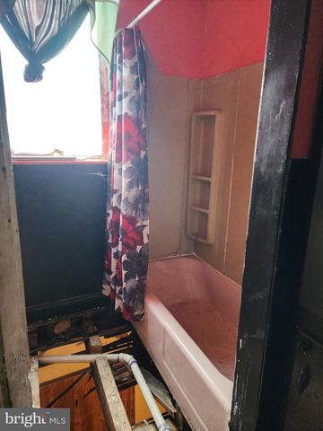 2702 RIDGE AVE, Philadelphia, PA 19121