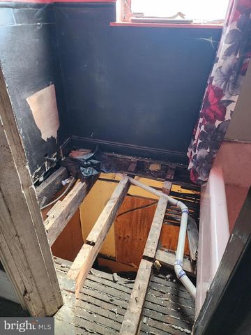 2702 RIDGE AVE, Philadelphia, PA 19121