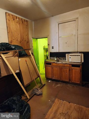 2702 RIDGE AVE, Philadelphia, PA 19121