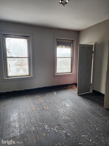 2702 RIDGE AVE, Philadelphia, PA 19121