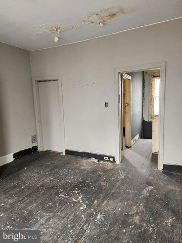 2702 RIDGE AVE, Philadelphia, PA 19121