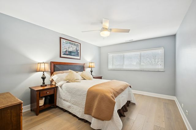 1 Dee Road N 3G, Park Ridge, IL 60068