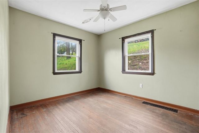 328 Park Dr, Canonsburg, PA 15317