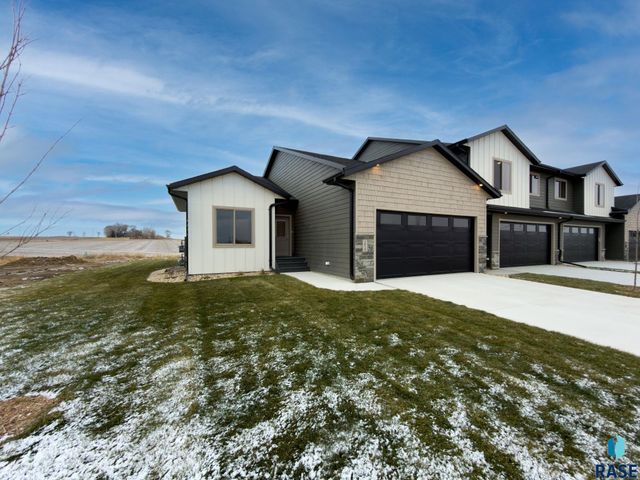 2822 E Hazelnut St Street, Brandon, SD 57005