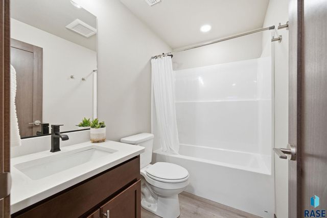 2822 E Hazelnut St Street, Brandon, SD 57005