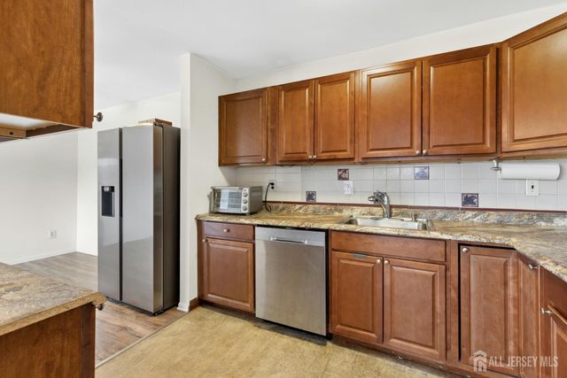 324 Cricket Lane, Woodbridge Proper, NJ 07095