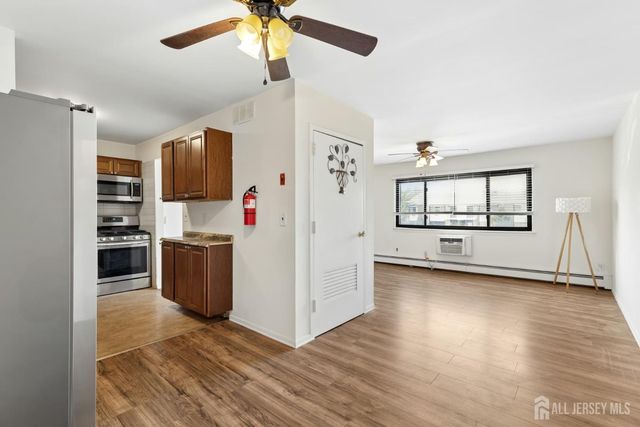 324 Cricket Lane, Woodbridge Proper, NJ 07095