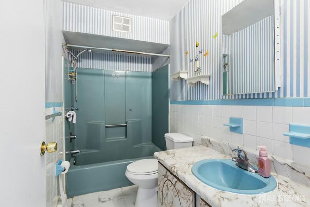 324 Cricket Lane, Woodbridge Proper, NJ 07095