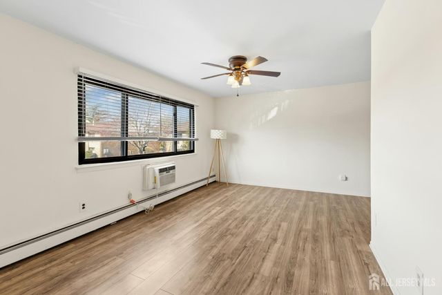 324 Cricket Lane, Woodbridge Proper, NJ 07095