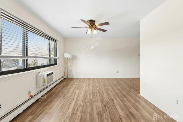 324 Cricket Lane, Woodbridge Proper, NJ 07095